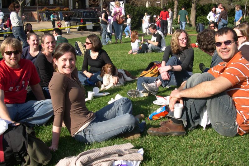 Students at a picnic on the Graduate Life Center lawn at Virginia Tech 